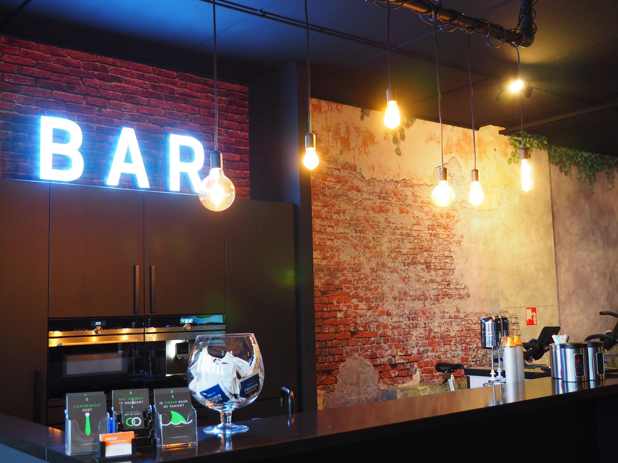 Bar met verlichting van Spruit